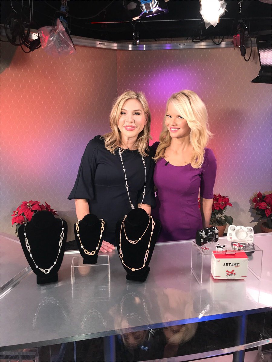 Lulucy's tweet photo. MORNING SAVE with Inside Edition 12/8 v2 https://t.co/CselD82Qr4 via @YouTube https://t.co/41QkJe45iB