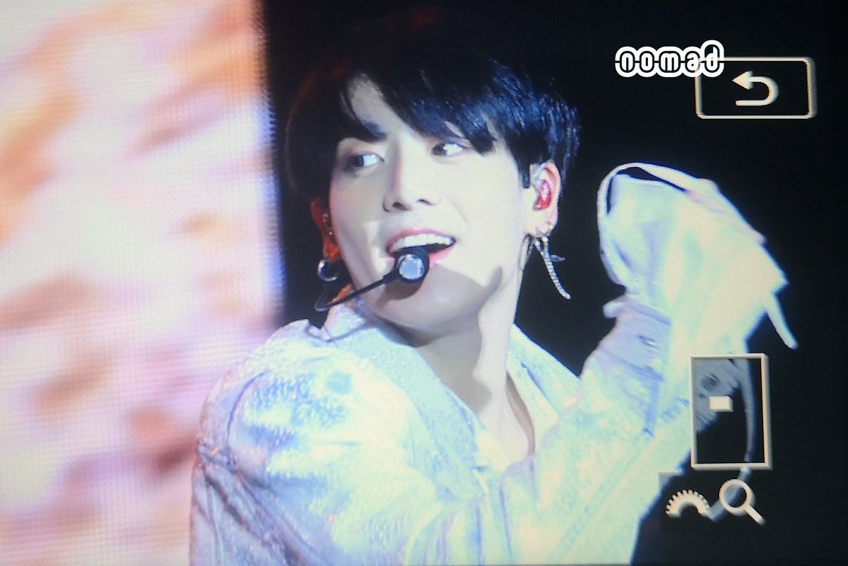 nomad_jk0901's tweet photo. 181208 TAIWAN 
#BTS #JUNGKOOK #정국 #방탄소년단 https://t.co/2ynz5xV8tA