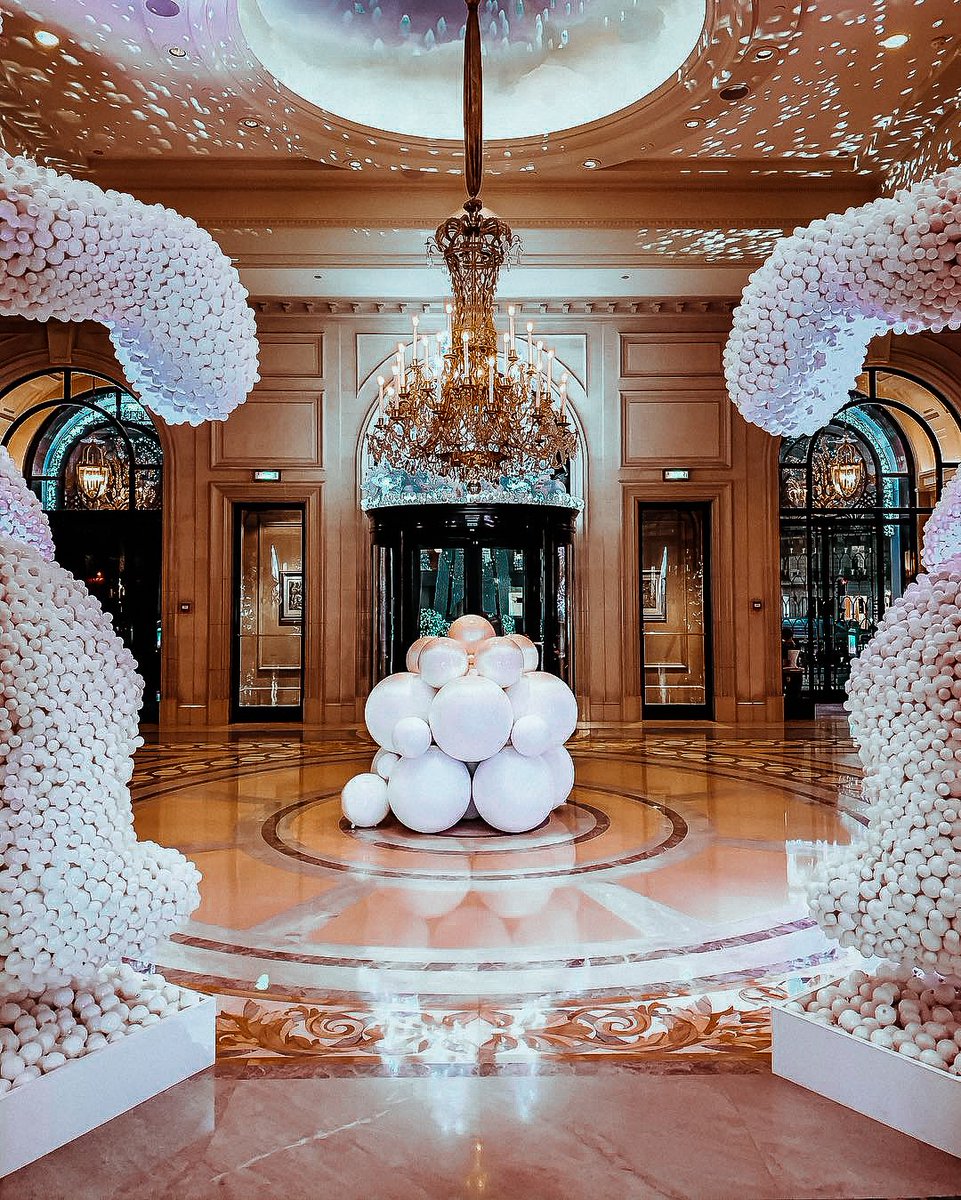storiedhotels's tweet photo. The lobby of the Four Seasons Hotel George V Paris has become a magical winter wonderland adorned with avant-garde metal trees and oversized polar bear statues. What do you think of @FSParis's unique approach to Christmas decor?

Images via instagram/maryfinta https://t.co/a7pGJx4bqf