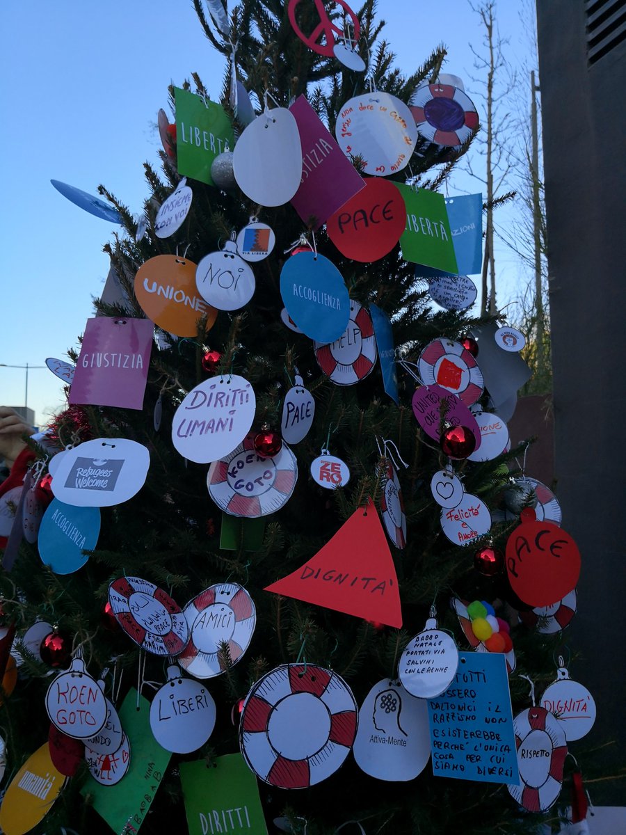 mari_dep87's tweet image. Pace, Accoglienza, Umanità, Libertà.
Un albero di amore e speranza. 
#spauracchio @BaobabExp