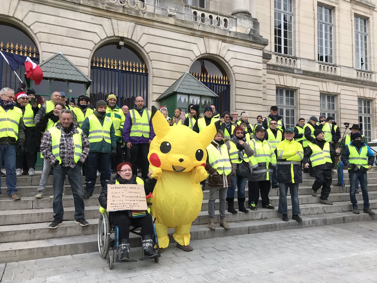 ChoffartM's tweet photo. Pikachu se joint au mouvement à #Châlons @UnionArdennais https://t.co/SjjpIb2GNz