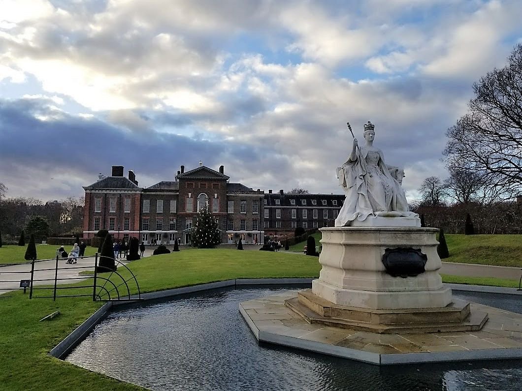 theworldspaces's tweet photo. And we'll never be royals. #kensingtonpalace @visit_london #london @kensingtonroyal #worldspaces https://t.co/ZCjyyZxsTm