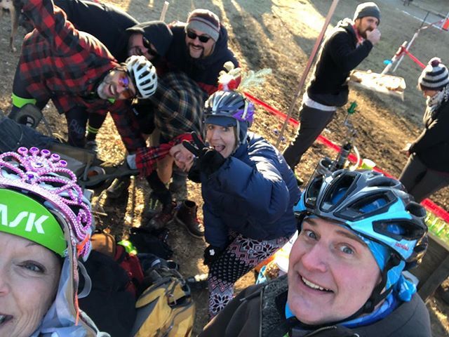 LesKnits's tweet photo. The #iceweaselscometh #tikibar action at the @3crossfermcoop tent is LIT. https://t.co/kFzRQlZhHO https://t.co/rKXaEELkHH