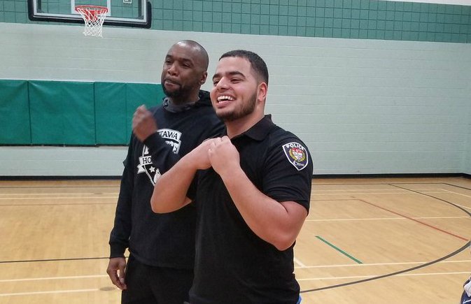 Bridging the gap through basketball: How the OPS uses sport as a recruitment tool dlvr.it/Qt8lQX https://t.co/ghTmWcjdyB