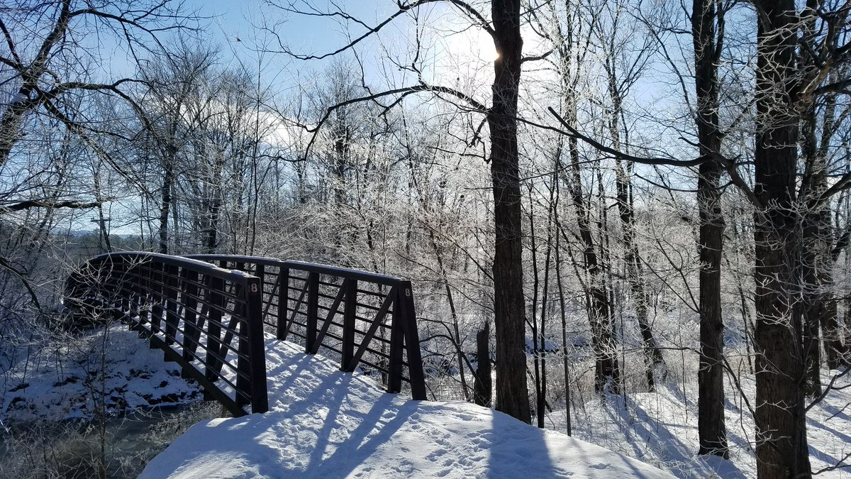 gostowe's tweet photo. A cool, frosty bluebird morning! #winterinstowe #SeizeTheSeason #recpath #stowerecpath #stowescenes #stowevt #gostowe #thisisvt #vt #getoutside #mtmansfield https://t.co/Uc3pW8yNtY