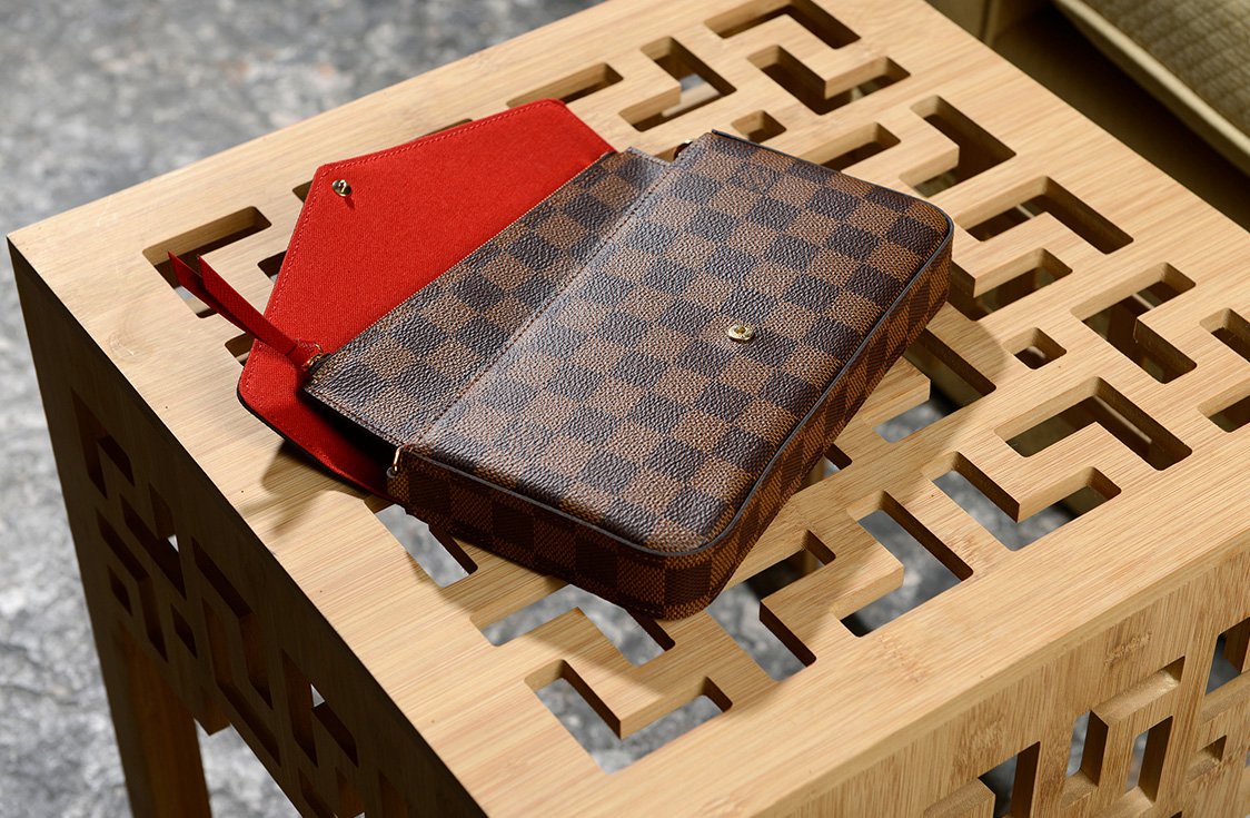 Entrupy's tweet image. Your love is real; make sure the handbag is - Ask for the Entrupy Certificate of Authenticity.  #entrupy #techisbetter #shopping #shoppingonline #authenticity #authentic