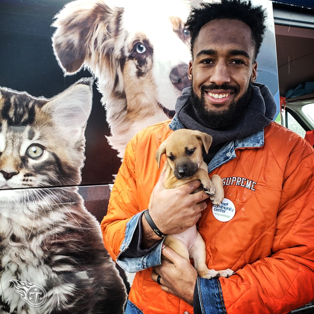 Titans's tweet image. Retweet if you love puppies 😍🐶

Logan Ryan hosted a free vaccination event for local cats and dogs through his Ryan Animal Rescue Foundation. 

#ProBowlVote + @RealLoganRyan