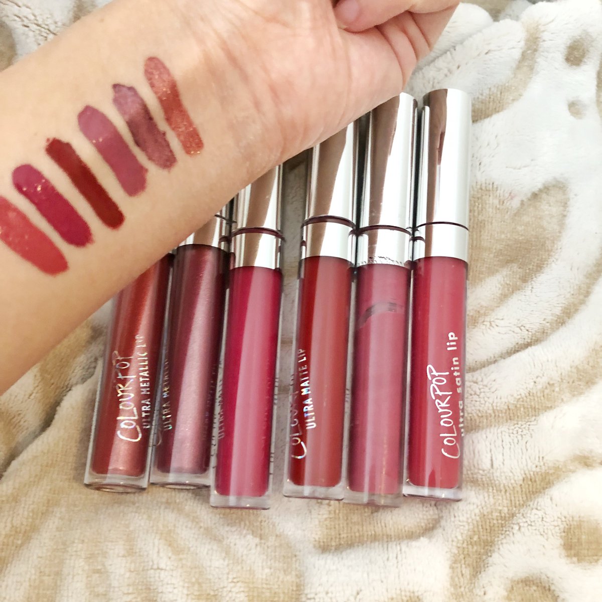 #ontheblog I'm talking about my favorite Winter @ColourPopCo Liquid Lippies!
placesandpeonies.wordpress.com/2018/12/08/win…

#lbloggers #thegirlgang #bloggerstribe #blogginggals #30plusblogs #isaidyes #engagement @FierceBloggers @FemaleBloggerRT @rtlbloggers