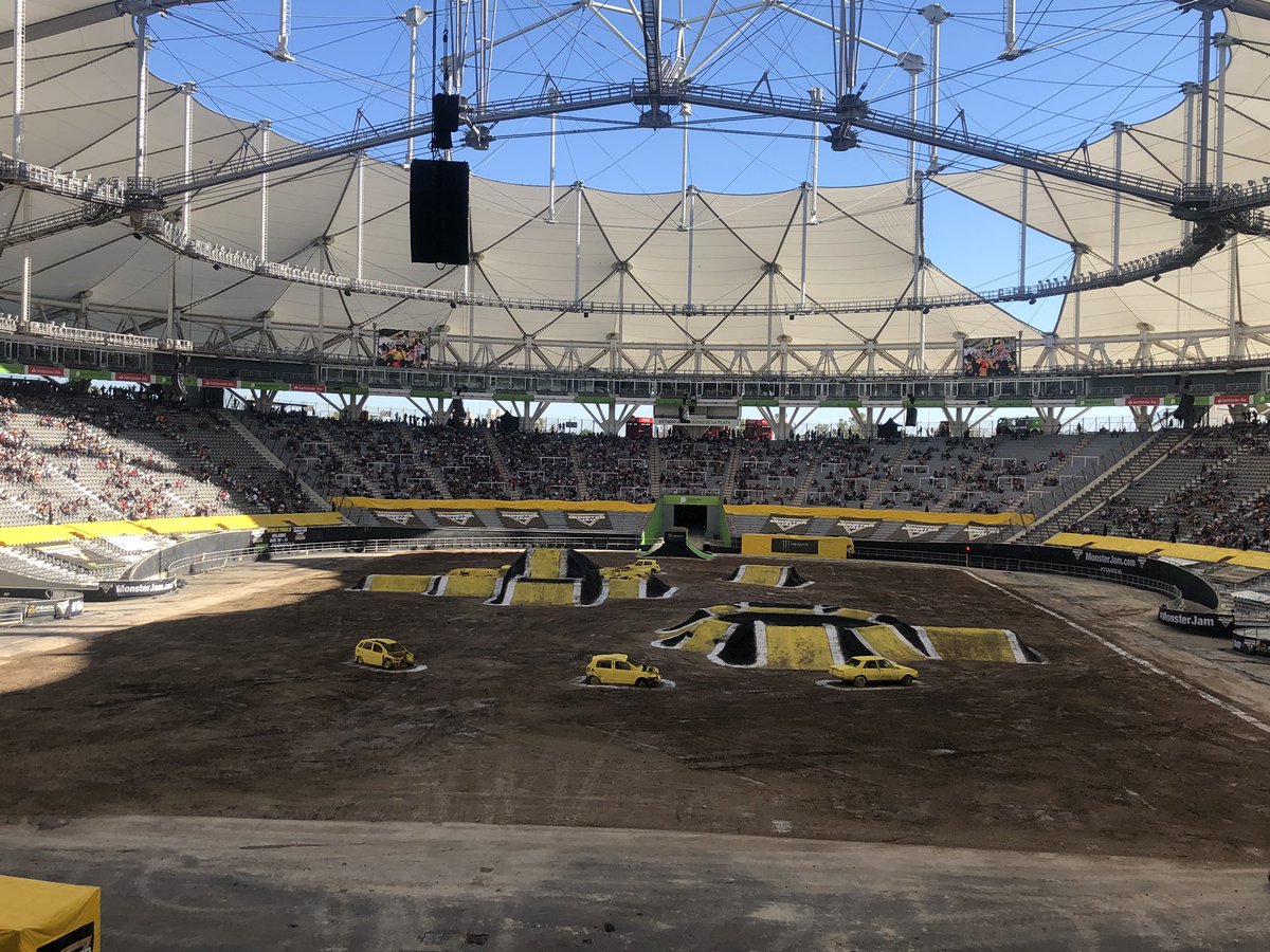 chichewei's tweet photo. A la espera de #MonsterJam La Plata 2018! https://t.co/qbSxGS7O6q