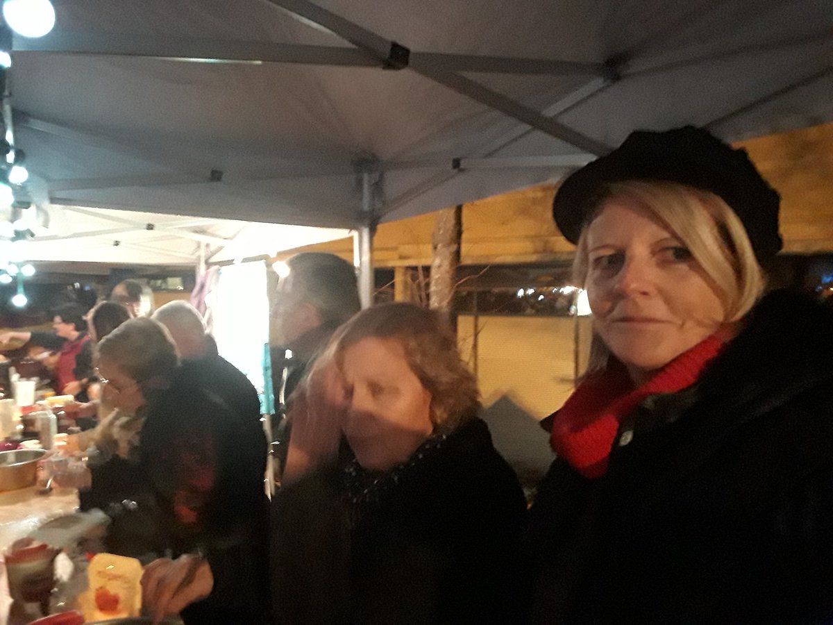 Association des commerçants artisans de la CCMP  active lors de cette soirée  du 8 décembre à Miribel; les fonds collectés seront versés à l'association Habitat et Humanisme.
<a href="/ca_centrest/">Crédit Agricole Centre-est</a>
