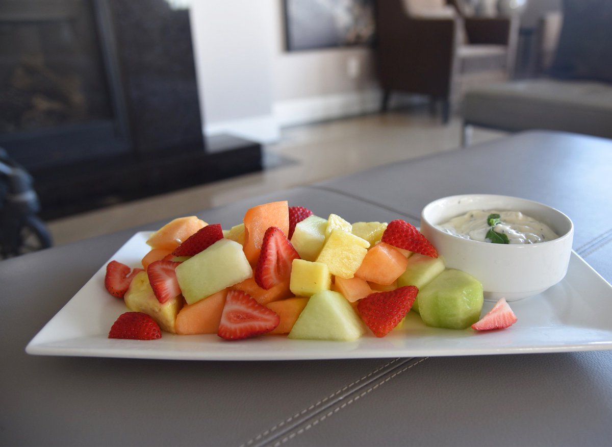 DoubleTreeVic's tweet image. Share a delicious seasonal fruit plate with yogurt and honey in your suite at the DoubleTree Victoria. Order this amenity with our Hilton Honors App or when you check-in. #DoubleTreeVictoria #amenity #hotellife