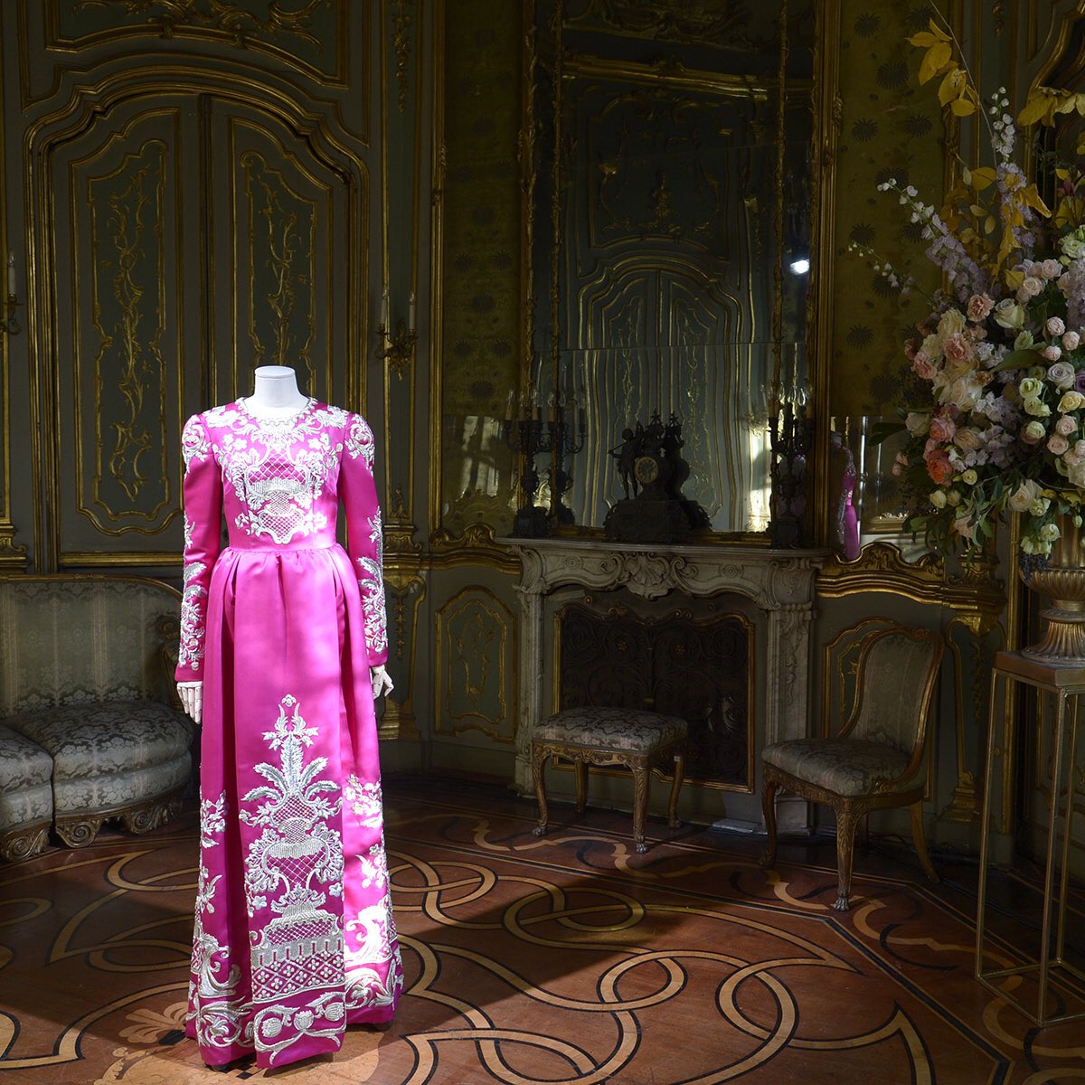 Dolce Gabbana Alta Moda Alta Sartoria Fashion Show Series Rich