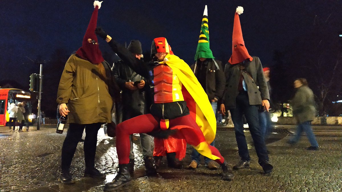 PARTEI_DD's tweet image. Weg mit dem Christmas Dreck, #Striezelmarkt wir kommen!
#dresden