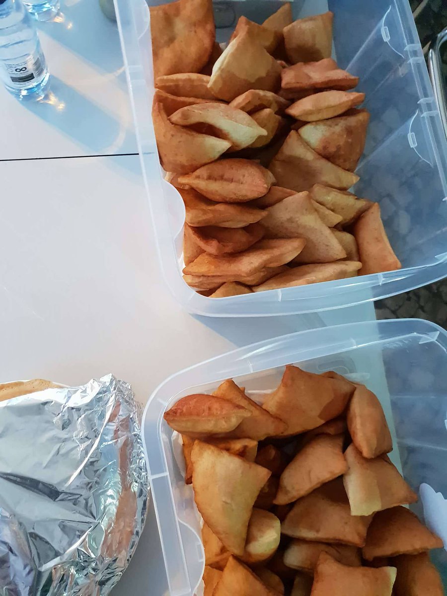 UREPpt's tweet photo. todos perguntam sobre o ramadan como é? nesse evento tradicional IFTAT feito pela UREP, foi este evento pretende promover a integração da comunidade refugiada com a portuguesa. no último dia do mês sagrado do Ramadã, foi uma grande oportunidade ter o iftar com os vizinhos, amigos https://t.co/xB5LJMyydR