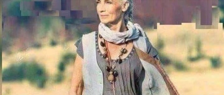 Kadının  Tek  Yaşı  Yoktur
Kimlik  Yaşı ,  Beden  Yaşı ,  
  Ruh  Yaşı ,  Bir  de  " Hadi  Be❗
Hiç  Göstermiyorsun❗"  Yaşı.
 Bizde  Yaş  Çok..😎😎😎