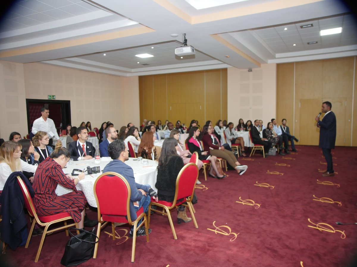 UNICEF's tweet image. Young people have the power to change the world.

From all corners of the world, young leaders are meeting in Marrakech during #MigrationWeek to share experiences and grow stronger together. #ForMigration #ChildrenUprooted #Youth4Migration