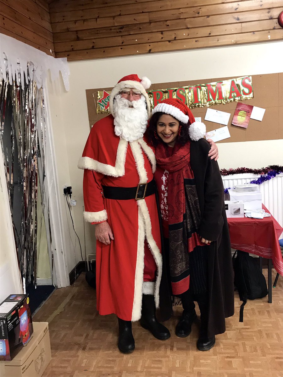 DrAyshaRaza's tweet image. Fab time with #FatherChristmas today at #SmithFarm #Greenford #Northolt #Ealing Amazing #SantasGrotto &amp;amp; Christmas shopping!
