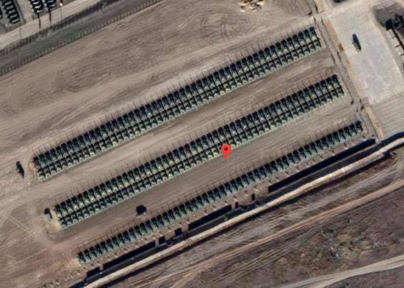 InfoResist's tweet image. Спутниковые снимки зафиксировали сотни российских танков у границы с Украиной inforesist.org/sotni-rossiysk…