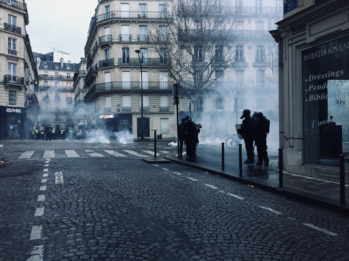 phaisie's tweet photo. They cannot keep going on repression and tear gas alone #MacronDemission #GiletsJaunes #8decembre2018 https://t.co/iaKkDrltqU