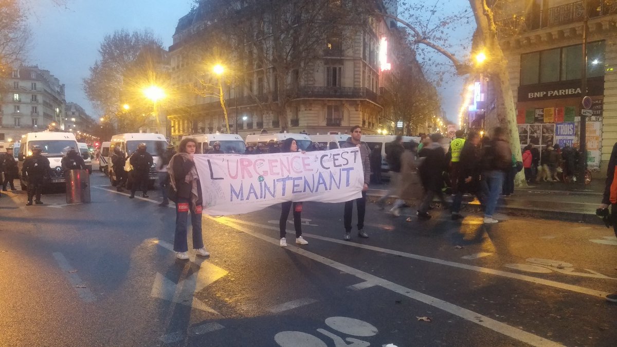 ParisByMarie's tweet photo. #MarchePourLeClimat L'urgence, c'est maintenant  ! https://t.co/giSP7OLjEq
