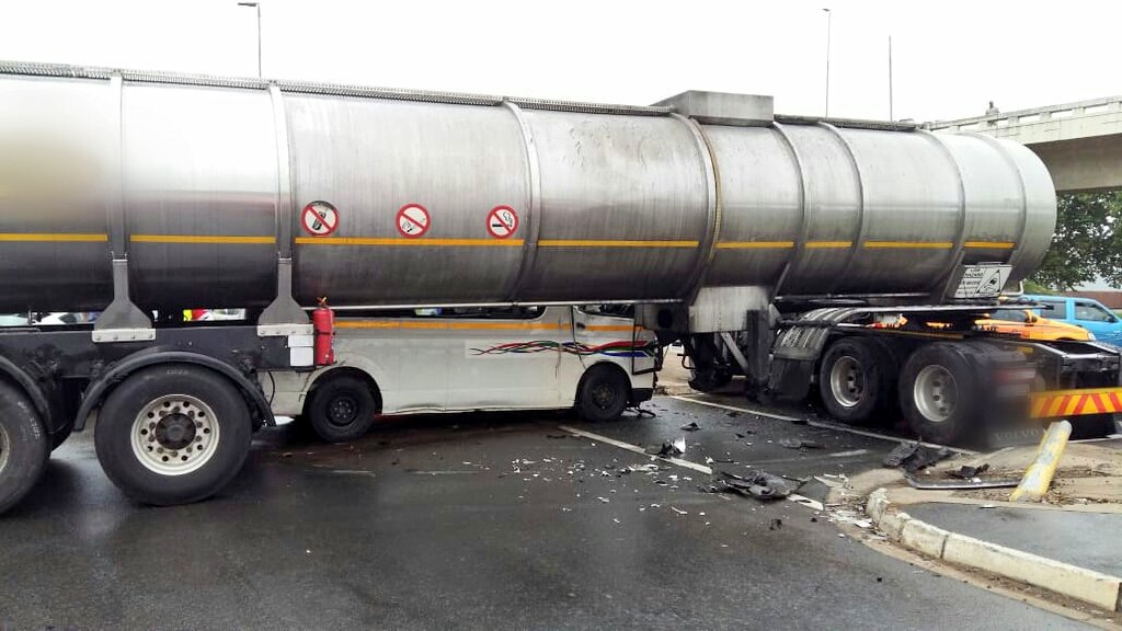 Netcare911_sa's tweet image. KZN: 13 commuters sustained mostly relatively minor injuries when a minibus taxi and truck collided earlier in Dr Chota Motala Road near the N3 in Pietermaritzburg.
@_ArriveAlive @ECR_Newswatch @FatalMoves