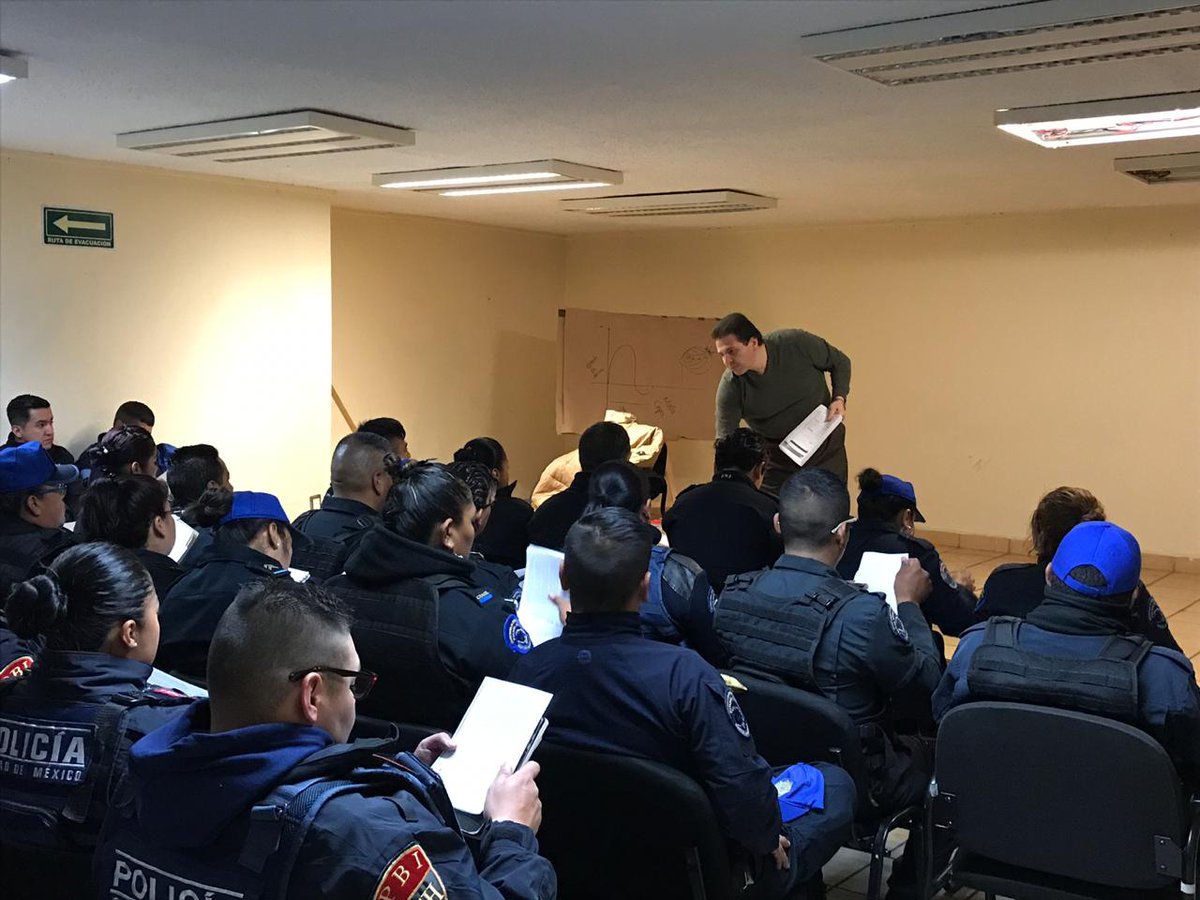 JusticiaCivica's tweet photo. Con el fin de coadyuvar con el buen servicio a la ciudadanía, capacitamos al 2do bloque dirigido a PBI, PA y SSP en @AlcaldiaAO sobre el correcto llenado de boletas de remisión.
¡Feliz sábado! https://t.co/YyJRjKo2Cf