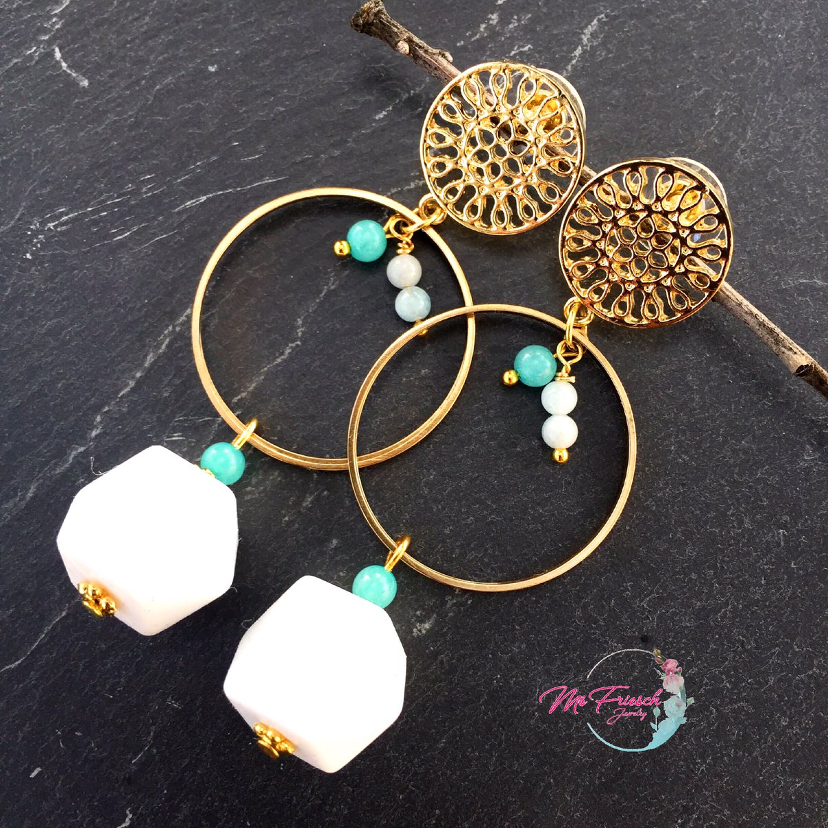 Personalize👉Choose Hexagons Colors.Shop👉msfriesch.com
#msfriesch #msfrieschjewelry #romyfrieschdesigner #jewelry #joyas #pendientes #aros #jewelrydesign #fashionjewelry #holidayearrings #prettyearrings #handcraftedearrings #earrings #goldearrings #cool