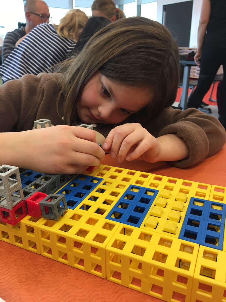 MsRice62's tweet photo. We were channelling our inner #bobthebuilder!! #dce #dcemustangs #grade3 #grade3science #grade3builders #eips #eipsteaches #ricepower https://t.co/iHbb2A8jtA
