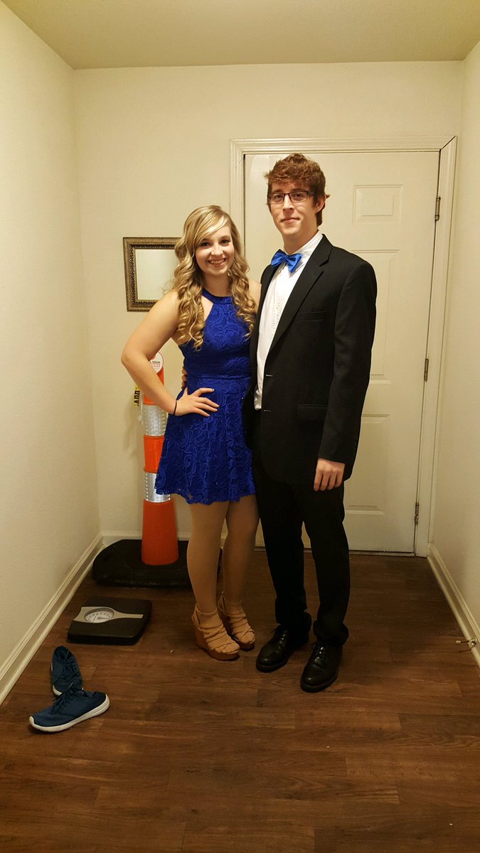CashMoneyCar's tweet photo. 2 great formals 1 great date @micstika17 https://t.co/3korslyF81