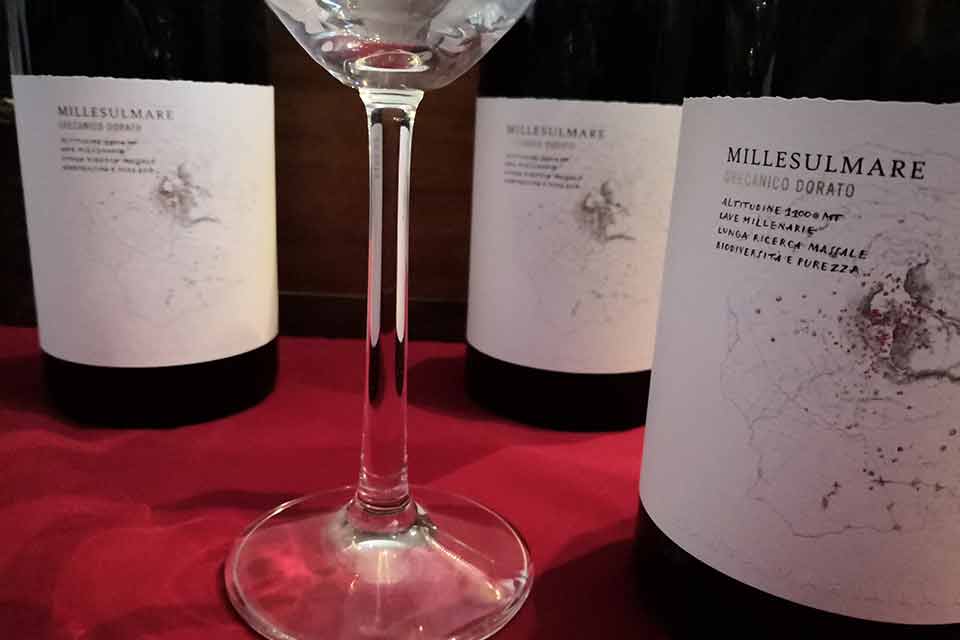 Bereilvino's tweet photo. Per la rivista #Decanter il #Millesulmare 2016 della cantina @LaNaveEtnaWines è tra i 50 #vini del mondo più entusiasmanti del 2018. Di questo sono anche un tantino orgoglioso visto che sono anche stato il primo a parlarne 😀 Provatelo!!!

https://t.co/3U5hGqlnVE https://t.co/yY5MWmXV8u