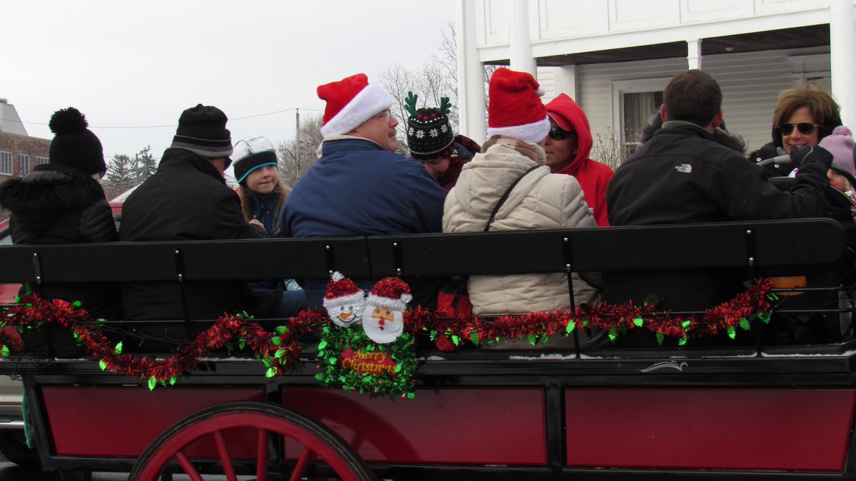 Thousands pour into Seneca Falls for celebratory weekend during holiday