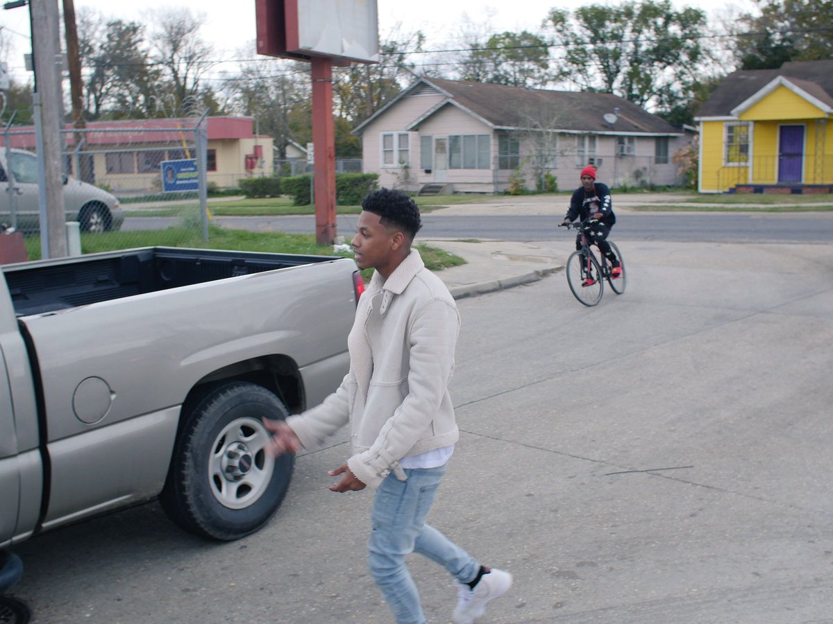 obn_jay's tweet photo. now im clean af whenever i step in my hood... it wont be long until im outta here 🦍 #whoreadyforthisvideo #THEBOTTOM https://t.co/R1fb8M2d20
