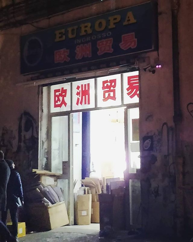 21st century in Europa. #cyberpunk .
.
.
.
#napoli #naples
#sciencefiction #bladerunner #bladerunner2049 #bladerunnerreality #bladerunnermovie #vaporwave #neon #scifi #bladerunnerssystems #bladerunnersystems #replicant #dystopia #bladerunner1982 #bladerunnerart #bladerunnerc…