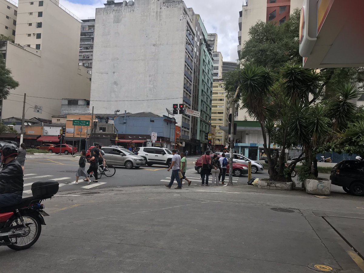 rd_carneiro's tweet photo. @voude99 precisa melhorar a seleção dos motoristas, hj tive a pior experiência com a 99, fiquei esperando mais de 15min e olha as respostas do motorista, lamentável. O app pegou o n# errados, tive que atravessar a Rio Branco duas vezes com duas crianças no colo. 99 falhou hj. https://t.co/fkM0usb2gK