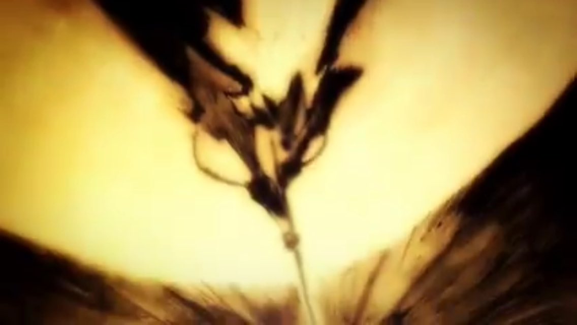 電鋸男 今回で大体の謎解けた 1話冒頭で仮想のツツジ台 コンピューターワールド にグリッドマン 完全体 が現実 の世界から侵入した そして来て早々にアレクシスに攻撃 を受けてアシストウェポン達とバラバラにされ弱体化した Ssss Gridman