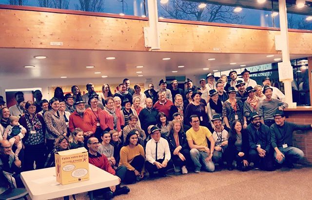 TelethonLive's tweet photo. Ils sont prêts ! Les bénévoles sont chauds ! #AuBoutDeMesReves #Telethon2018 https://t.co/gM9f9LTXp9 https://t.co/PI7w2XbDhU