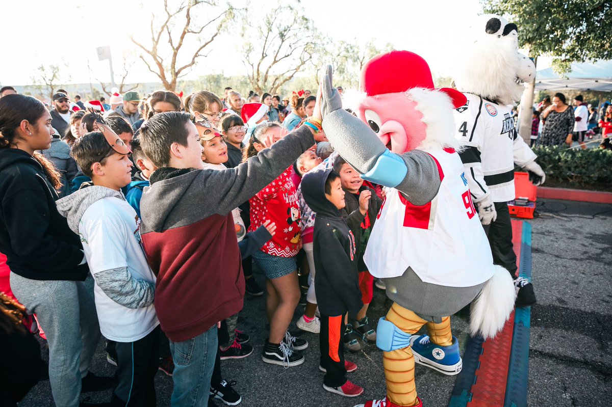 OntClippers's tweet photo. We had so much fun this morning at @CBBankArena for the Sixth Annual 5K Reindeer Run!🎅🎄🏃‍♀️#RudolphDash #MascotRun https://t.co/HcQP4ThTCn