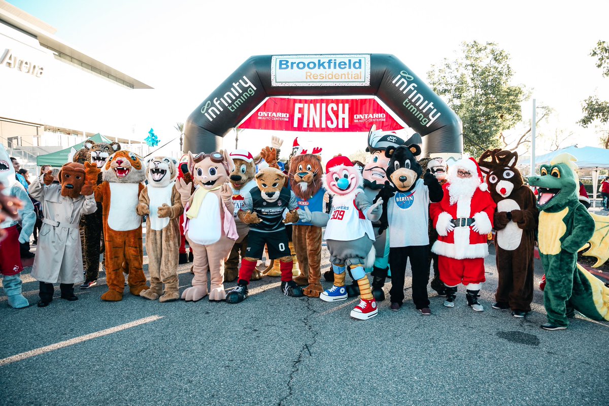 OntClippers's tweet photo. We had so much fun this morning at @CBBankArena for the Sixth Annual 5K Reindeer Run!🎅🎄🏃‍♀️#RudolphDash #MascotRun https://t.co/HcQP4ThTCn