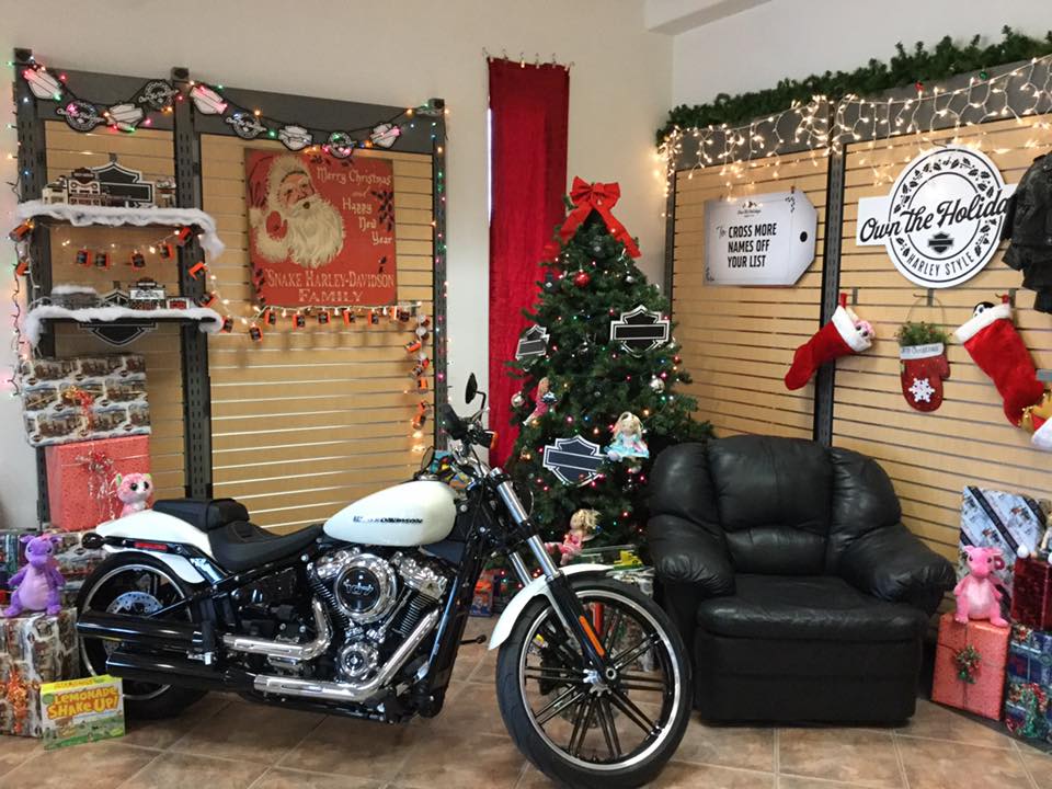 We are ready for Santa’s arrival. Santa will be here 11am to 1pm today for free photos with the donation of a new toy or bag of pet food. See you soon!
#snakehd #santapictures #photoswithsanta #magicvalleytoysforkids #toysfortots #humanesociety #peopleforpets #merrychristmas
