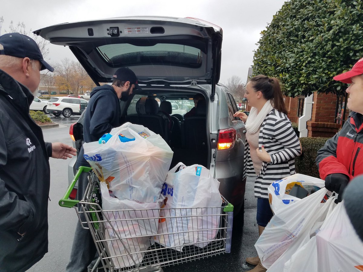 DillonFox5's tweet photo. Christina and James have brought an entire carload full of toys thank you so much! #fox5atl #GreatToyDrop #toysfortots https://t.co/OPb1Sh9tcy