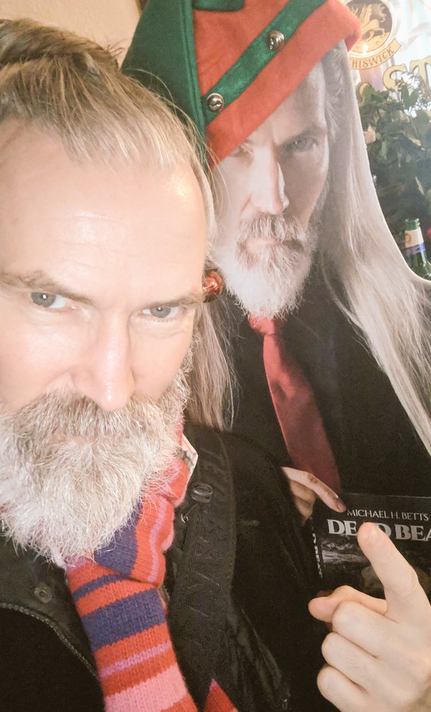 joncampling's tweet photo. Lovely wrap/xmas party with @Toffeehammerpro in #Lewes this afternoon.
Here's the 1st thing I saw as I arrived lol.
Jon Meet Jon
Next stop @royalcourt ๐ค
#LifesizeCarboardCutout #bitwierd lol https://t.co/NqEUHLzigs
