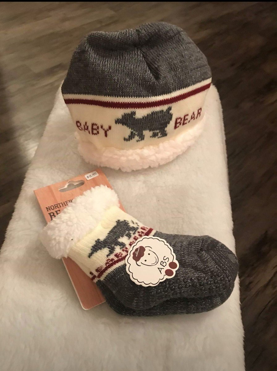 These slippers have been a huge hit...so we ordered more! And added in the kids beanie too! So soft &amp; super adorable❤❤
Skip the mall &amp; come downtown! We're here until 6 tonight🎄
#RedDeer #Christmas #lacombe #sylvanlake #shopping