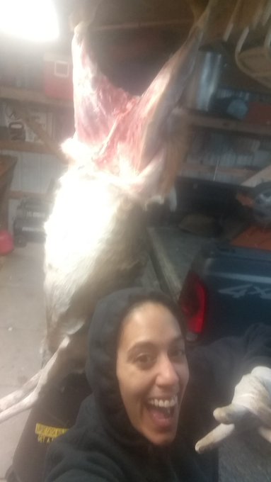 Friday night fun🦌 When others are out getting drunk; I'm elbow deep in a bloody carcass. https://t.c