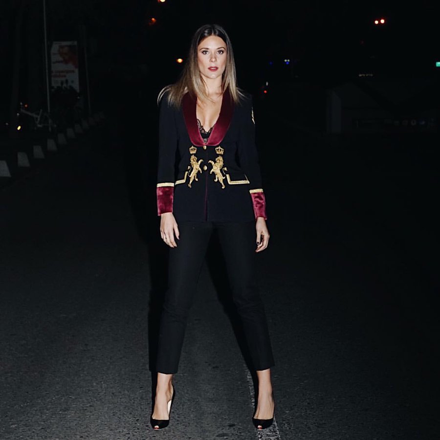 begoa88331626's tweet photo. #TOPONERADIOENTER# mi voto es para
@Lorenagomez_
artista inigualable en españa que este año 2018 nos ha regalado temazos como #VulnerableATi #BorrameElRecuerdo SIN DUDAS DEBE SER LA ARTISTA DEL AÑO
#YoEscuchoBuenaMusica #YoEscuchoRadioEnter #TOPONERADIOENTER #TopAnual https://t.co/JAOLXlXOpH