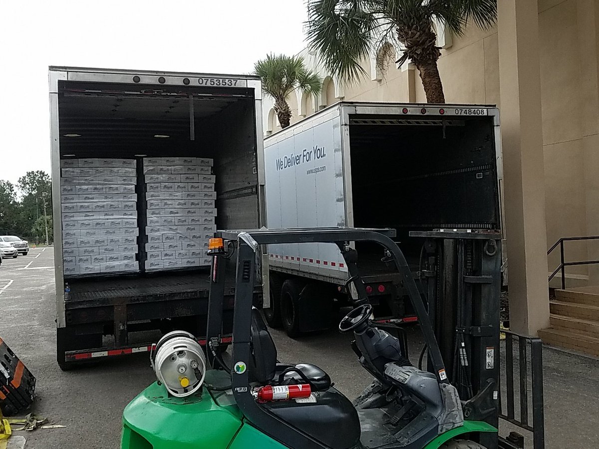 CareForce's tweet photo. One truck loaded full of care packages for deployed troops! Great job @CSX and @OpGratitude volunteers!
#TeamCSX #OperationGratitude #PrideInService https://t.co/ctEAHIvyxA