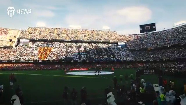 🧡💯🦇#VCFEtern
La afición le da colorido a #Mestalla con un tifo espectacular
🔗 http://bit.ly/TifoMestalla
