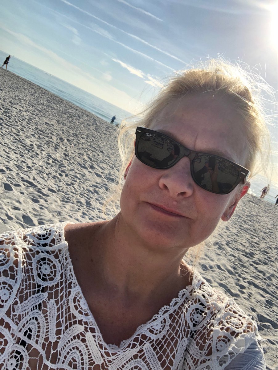profesorabux's tweet photo. Thanks @vincentianacademy for the PD at ⁦@OurFLIBS⁩ - workshop done ✅ so time for the sun🌞 https://t.co/eGnZsjDVNu