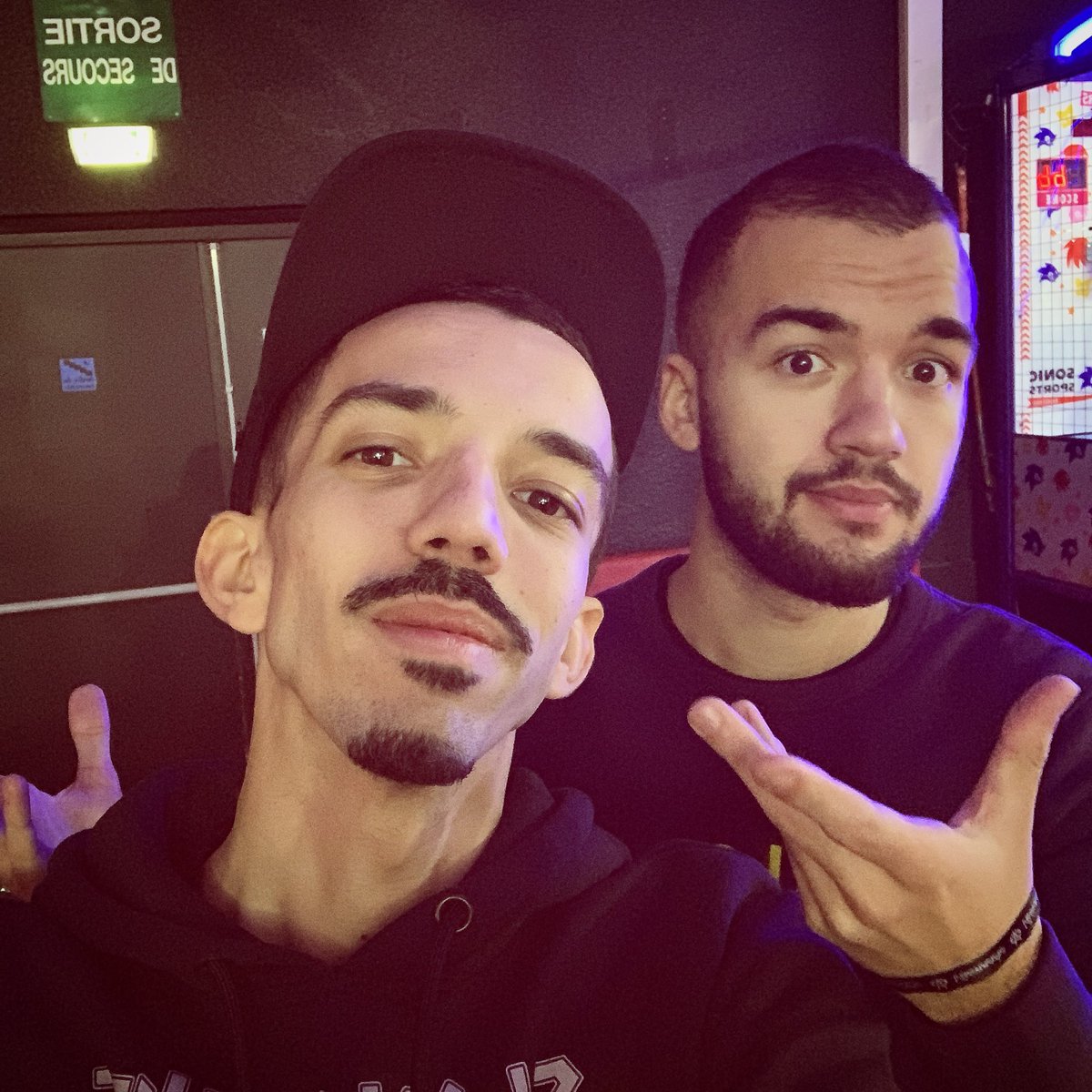 bigfloetoli's tweet photo. Bon malgré tous ça, Demain c’est notre Dernier concert de la tournée, on va tellement kiffer ❤️
Pour les chanceux qui peuvent être la il y a quelques places en vente sur internet et il y en aura aussi à l’entrée le soir même ⭐️
En + ce soir la on va vous annoncer un truc immense https://t.co/FTSvzikozB