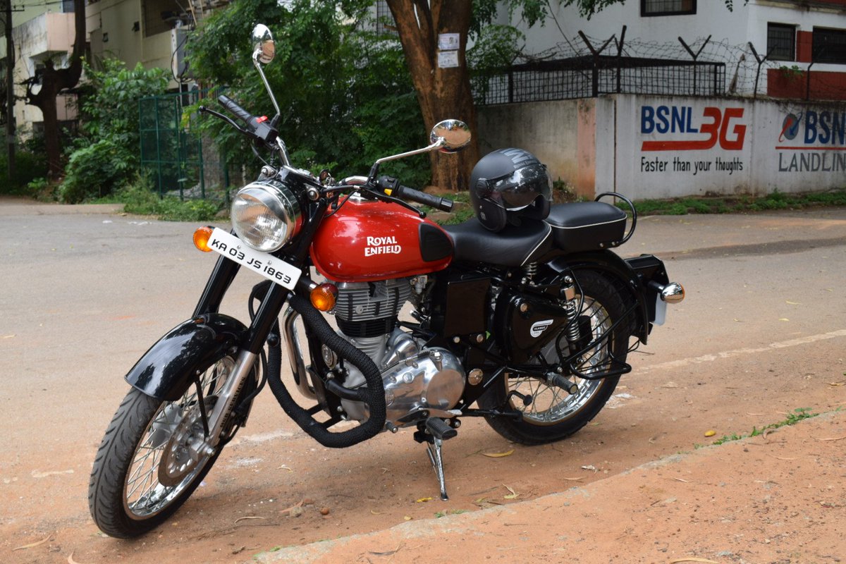 SuryaMaestro1's tweet photo. #A_Stranger asked me an #Interesting #question!
He asked Do I believe in #love_at_first_sight ?
I just showed him this below #Pic.
Rest was #history
#Royalenfield #pride #KGF ❤️
👇👇👇 https://t.co/0TEJ3pWGcO