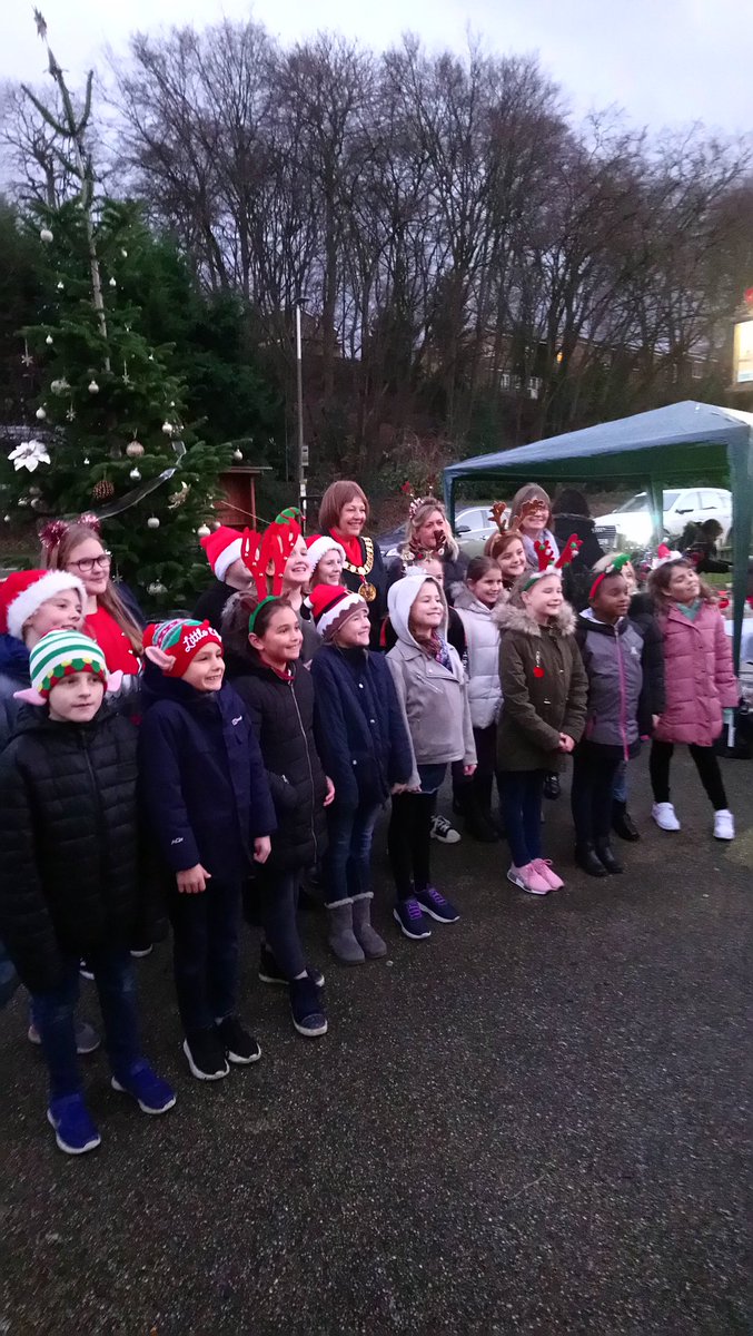 At the North Star in Oaklands this afternoon. Thanks to the Manager and her staff for organising a Christmas Market in aid of the Women's Refuge Centre. Pictured with children's choir from Oaklands School.